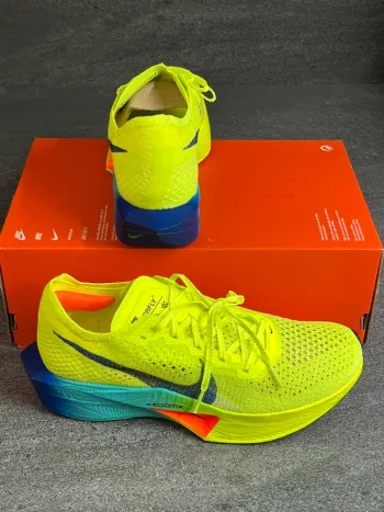 Used Nike ZoomX Vaporfly Next% 3 bike — image 6 of 13
