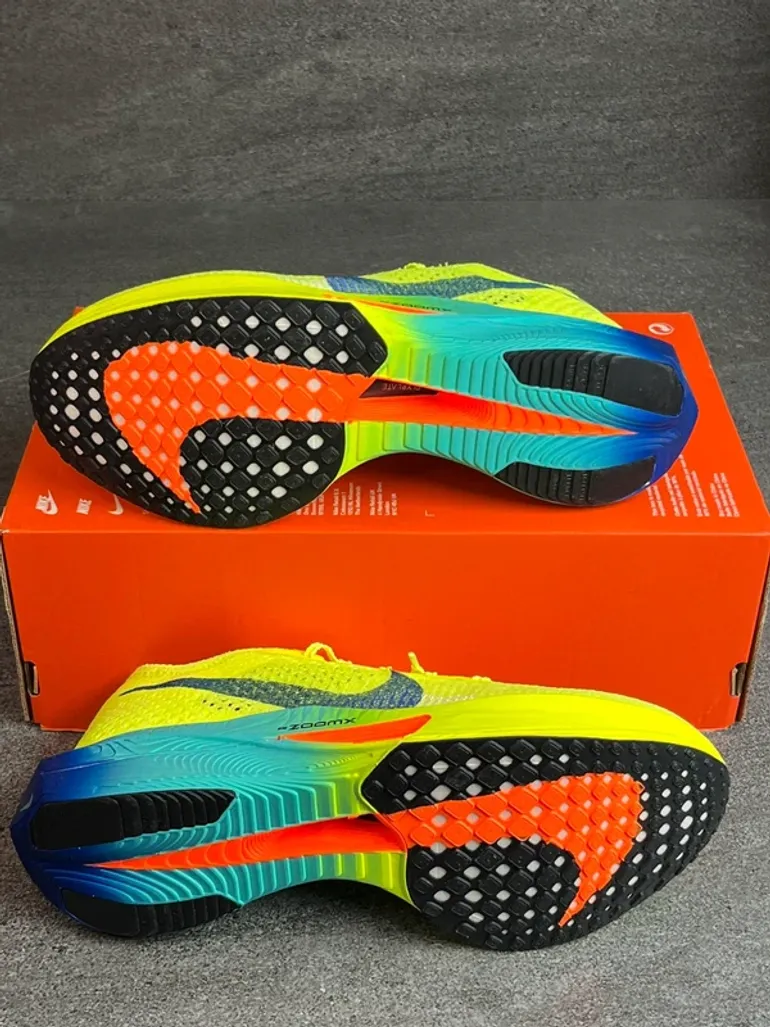 Used Nike ZoomX Vaporfly Next% 3 bike — image 7 of 13