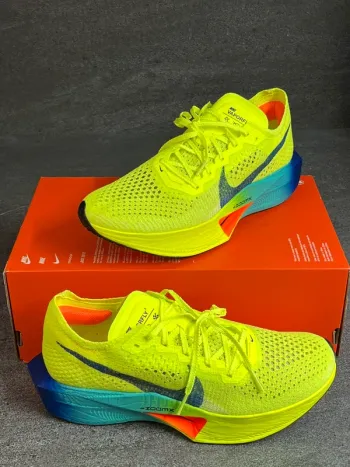 Used Nike ZoomX Vaporfly Next% 3 bike — image 2 of 13