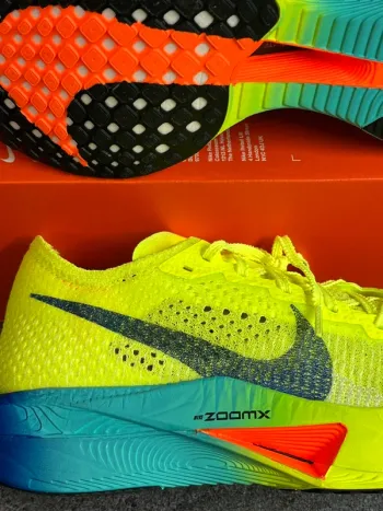 Used Nike ZoomX Vaporfly Next% 3 bike — image 8 of 13