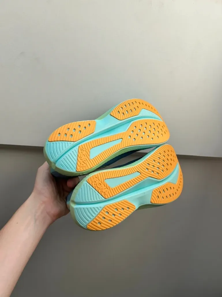 Hoka Mach 6 bike d'occasion — image 4 sur 10