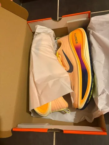 Nike Vomero Plus Running Shoes usato