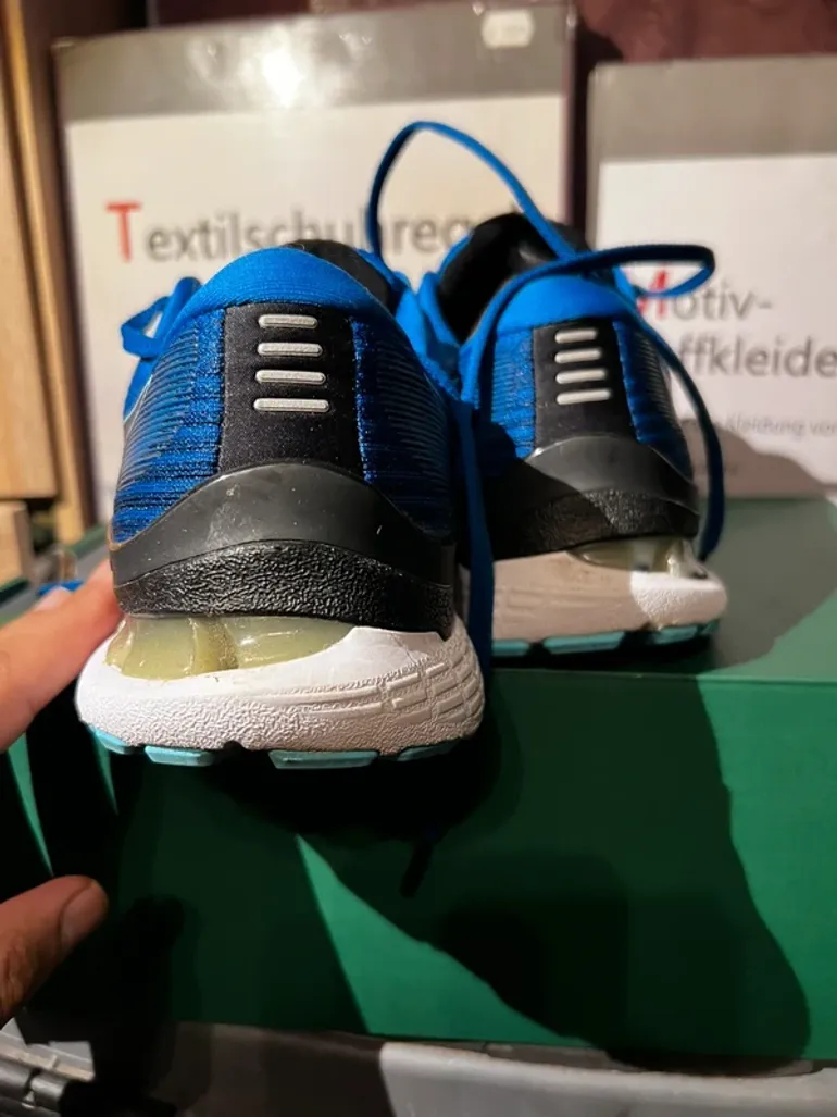 Used Asics Gel Kayano 28 bike — image 4 of 8