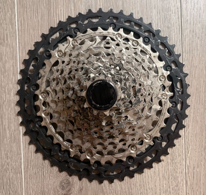 Shimano Deore XT CS-M8100 2025 Drivetrain & Pedals d'occasion