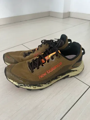 New Balance FuelCell Summit Unknown v4 Running Shoes usato