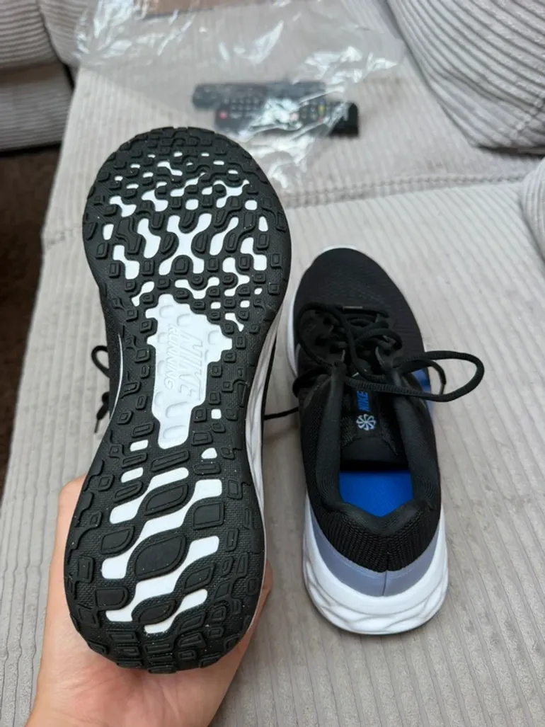 Used Nike Running Shoes bike — image 3 of 12