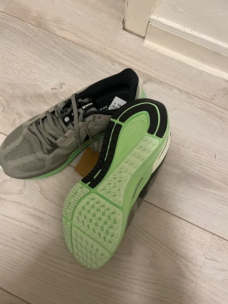 Used Nike Sneaker sport Laufschuhe bike — image 4 of 5