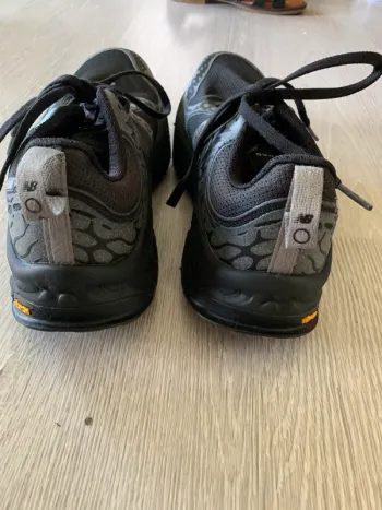 New Balance Hierro 8 bike d'occasion — image 2 sur 3