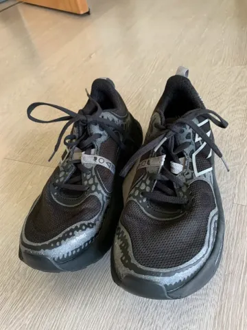 Used New Balance Hierro 8 Running Shoes