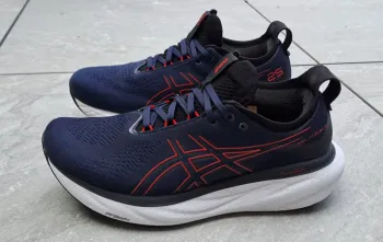 Brugt Asics Nimbus 25 Running Shoes