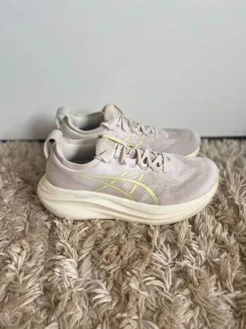 Used Asics Nimbus Gel 27 Running Shoes