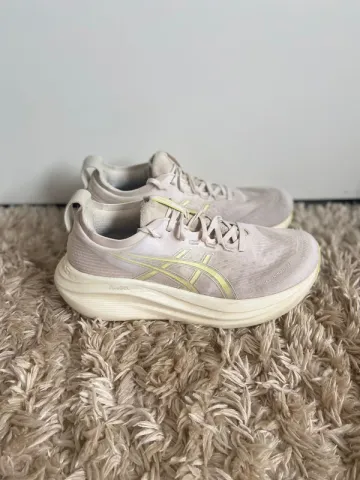 Asics Nimbus Gel 27 Running Shoes usato