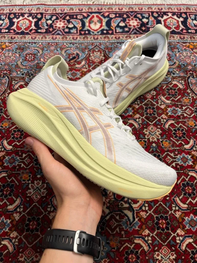 White Gel Nimbus 27 bike d'occasion — image 2 sur 14