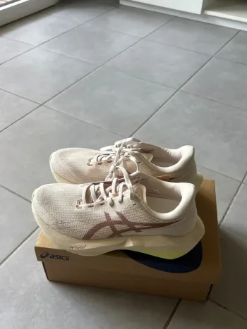Used Asics Novablast 6 bike — image 4 of 9