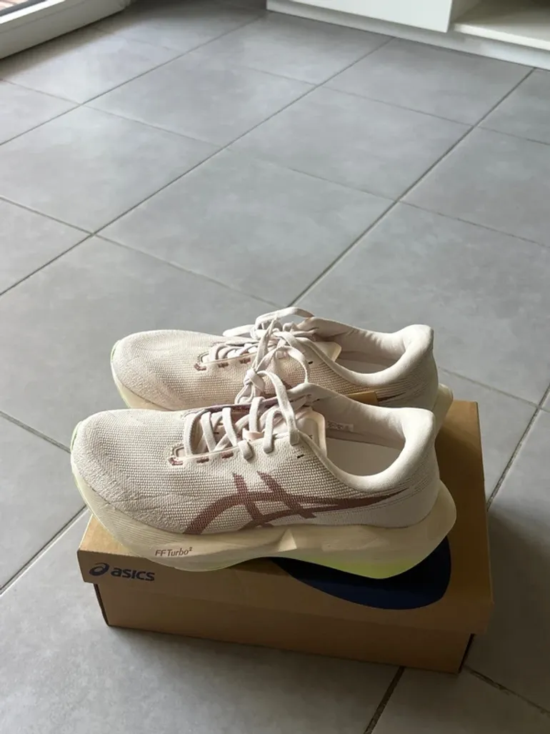 Used Asics Novablast 6 bike — image 4 of 9