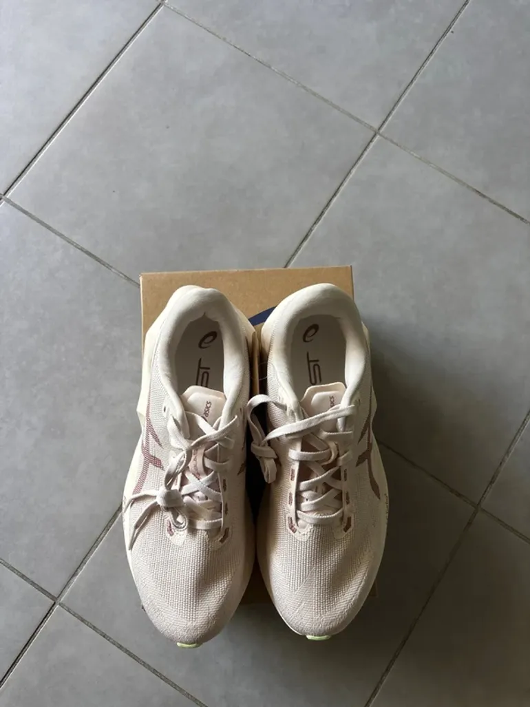 Used Asics Novablast 6 bike — image 6 of 9