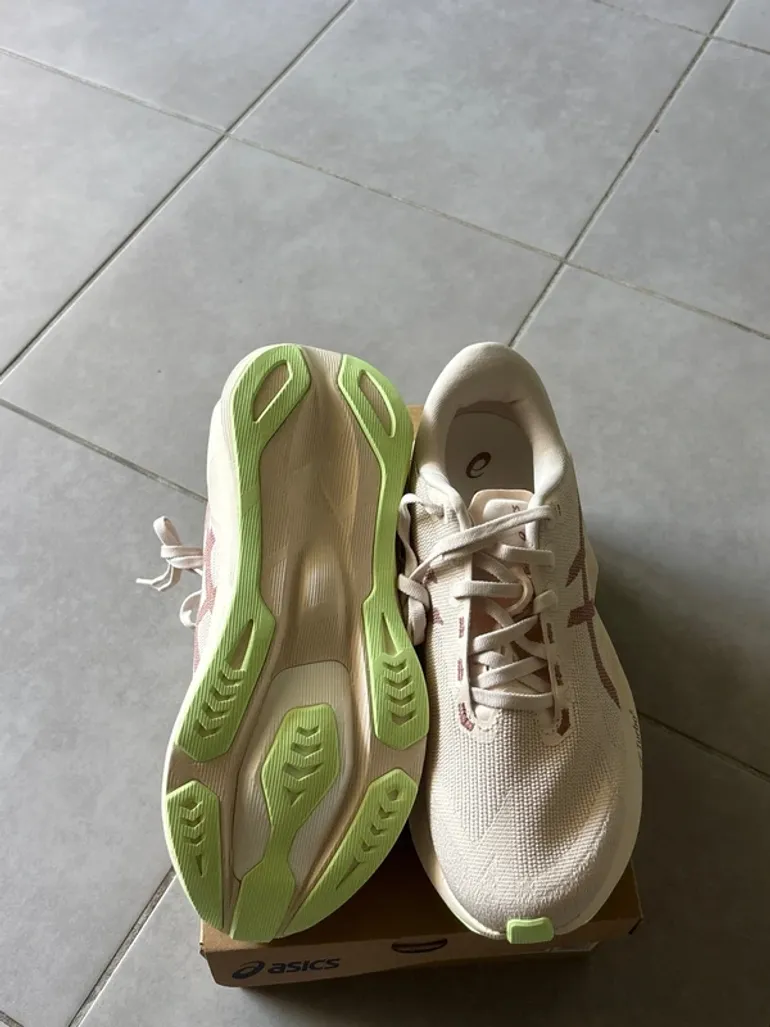 Used Asics Novablast 6 bike — image 5 of 9