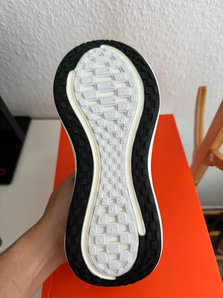 Used Nike Vomero Plus bike — image 5 of 5