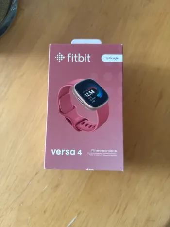 Used Fitbit Versa 4 Electronics