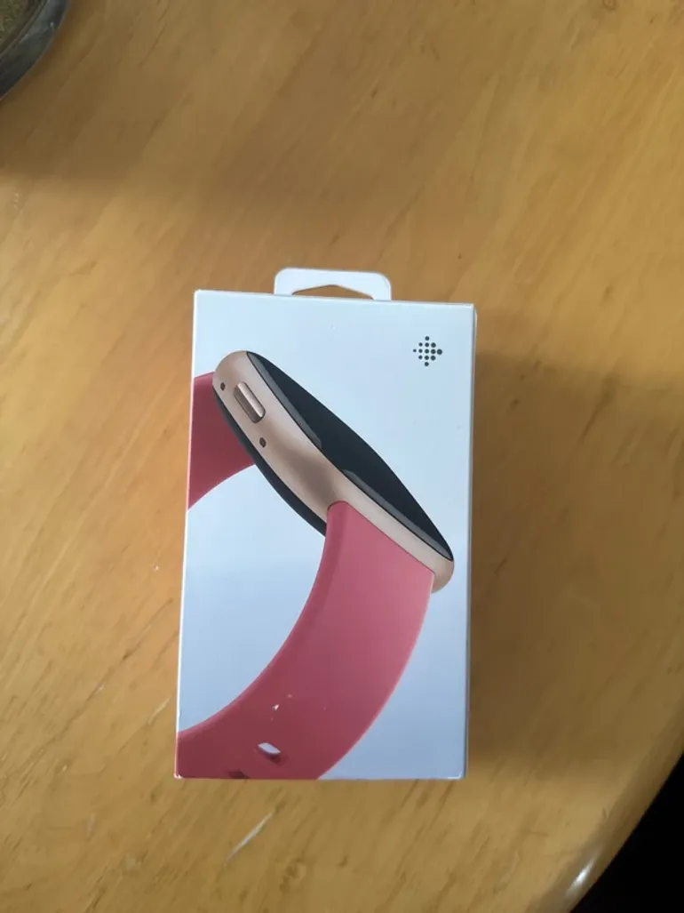 Used Fitbit Versa 4 bike — image 4 of 6