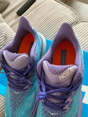 Hoka Clifton 9 bike d'occasion — image 2 sur 4