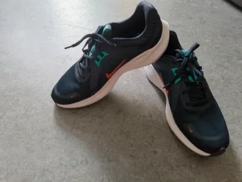 Used Nike Quest 5 Running Shoes