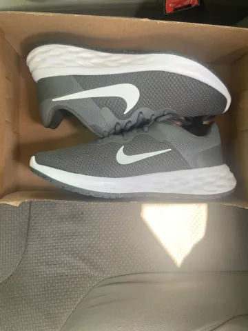 Nike Revolution 6 Running Shoes usato