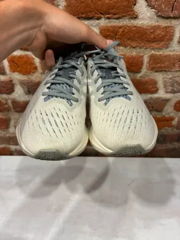 Asics Novablast 2 bike d'occasion — image 6 sur 15
