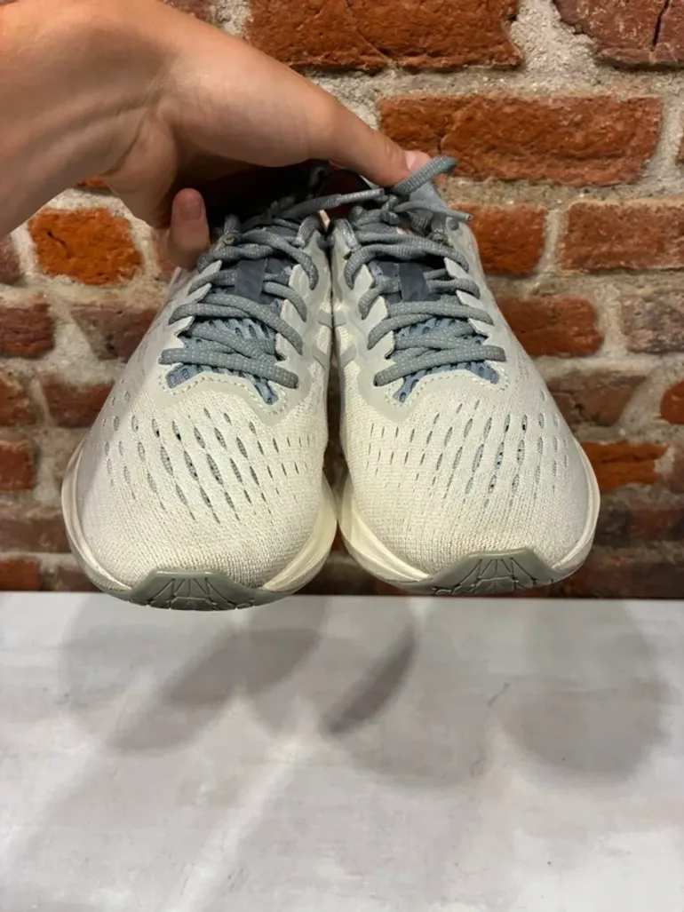 Asics Novablast 2 bike d'occasion — image 6 sur 15