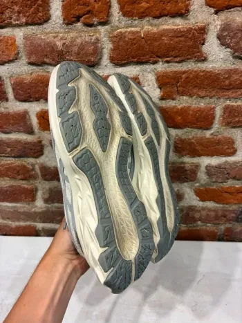 Asics Novablast 2 bike d'occasion — image 12 sur 15