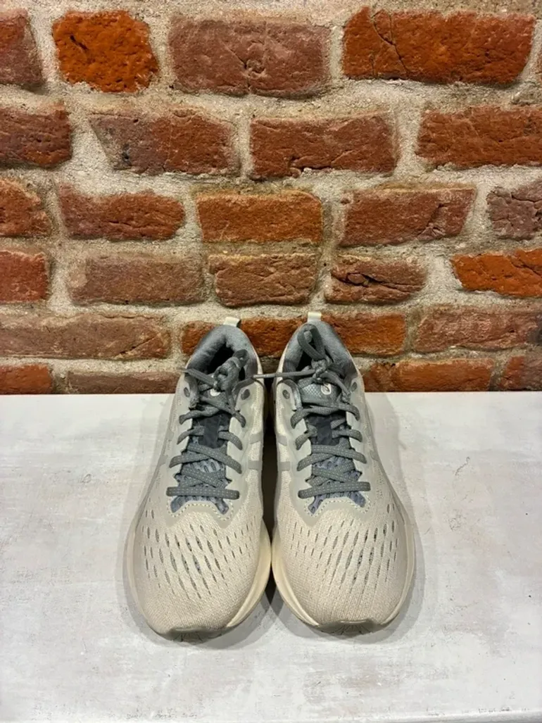 Asics Novablast 2 bike d'occasion — image 2 sur 15