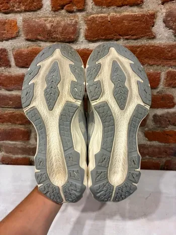 Asics Novablast 2 bike d'occasion — image 11 sur 15