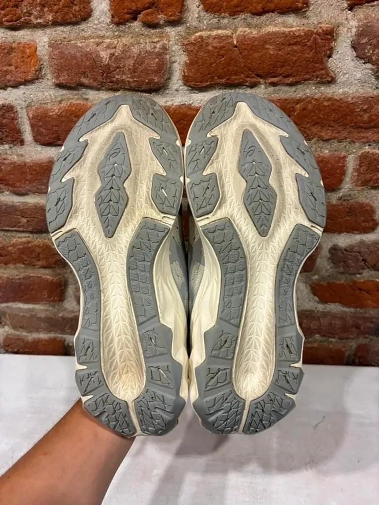 Asics Novablast 2 bike d'occasion — image 11 sur 15