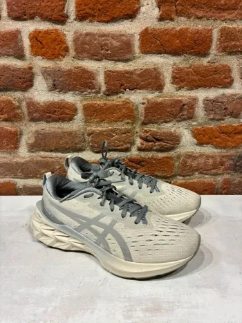 Asics Novablast 2 bike d'occasion — image 3 sur 15