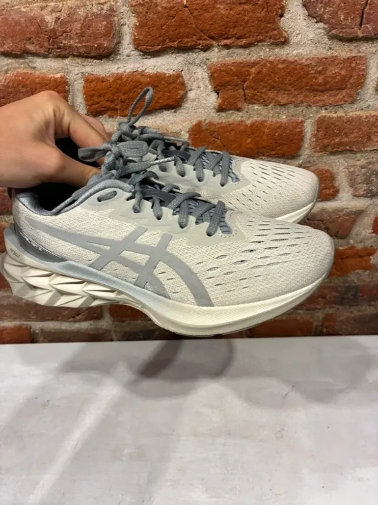Asics Novablast 2 bike d'occasion — image 5 sur 15