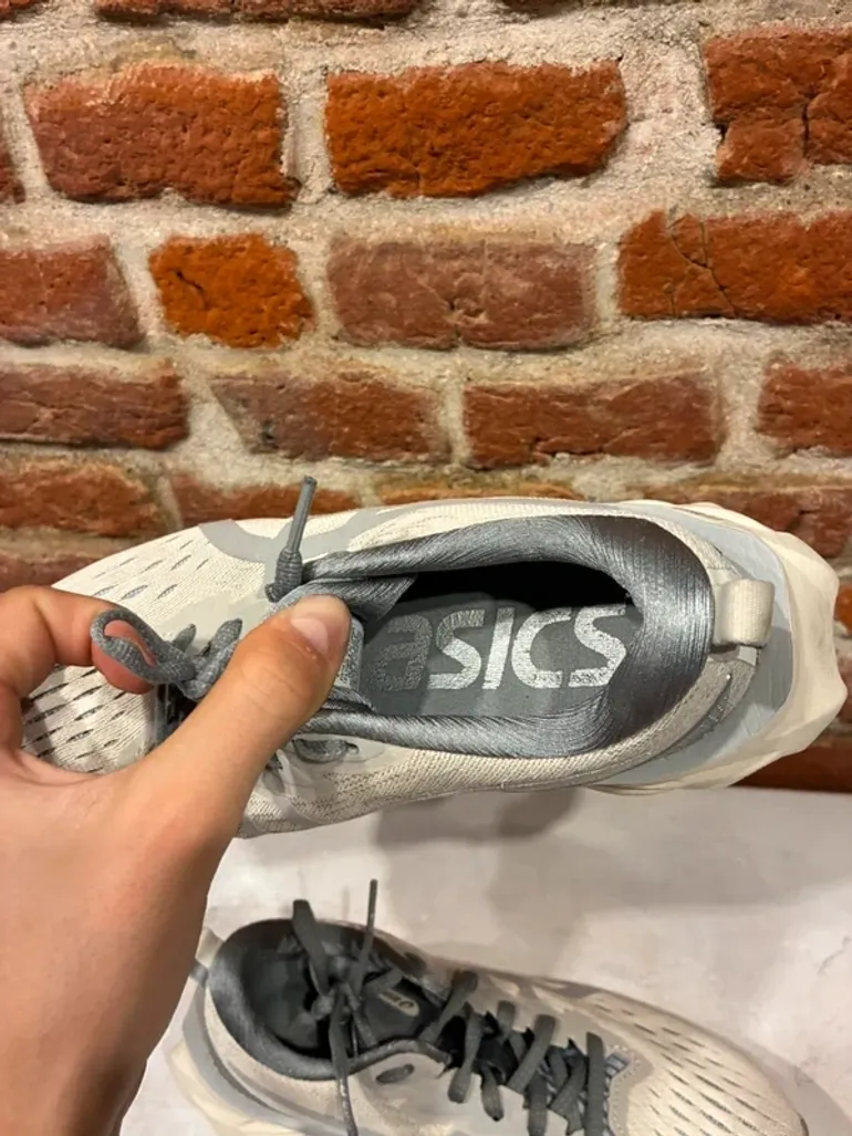 Asics Novablast 2 bike d'occasion — image 14 sur 15