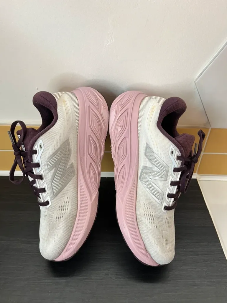 Used New Balance Fresh Foam x880 v15 bike — image 4 of 15