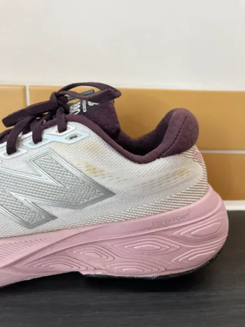 Used New Balance Fresh Foam x880 v15 bike — image 10 of 15