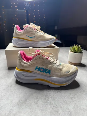 Used Rose Bondi 9 Running Shoes