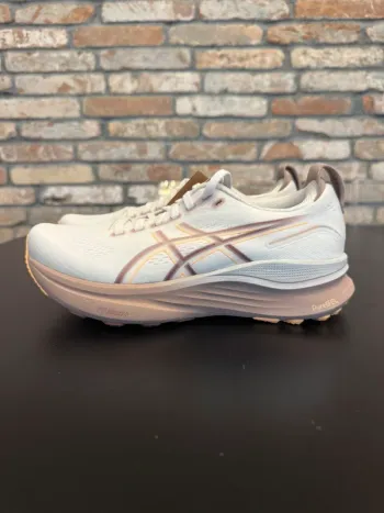 Used Asics Gel-Kayano 32 Running Shoes