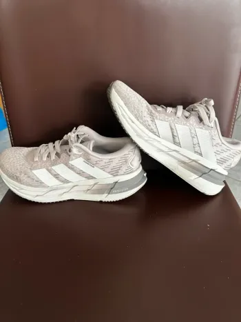 Käytetty Adidas Adistar Running Shoes