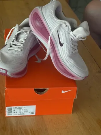 Nike Vomero Plus Running Shoes d'occasion