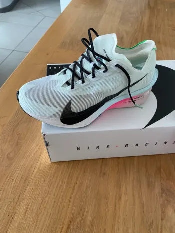 Used Nike ZoomX Vaporfly Next% 4 bike — image 2 of 9