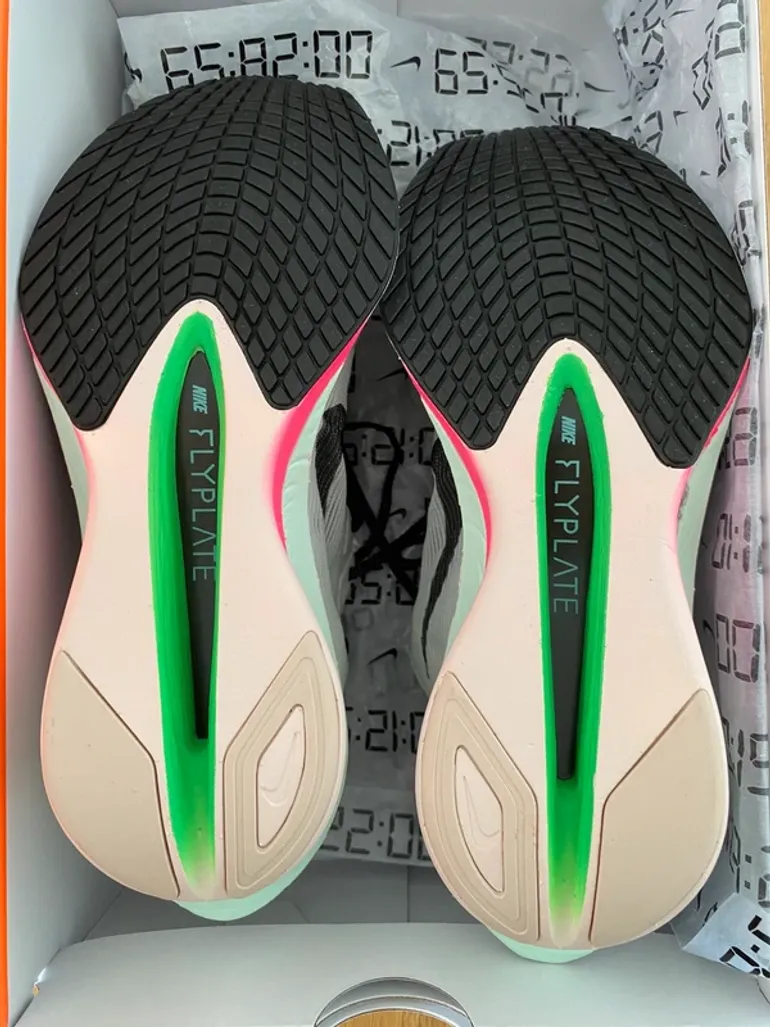 Used Nike ZoomX Vaporfly Next% 4 bike — image 5 of 9