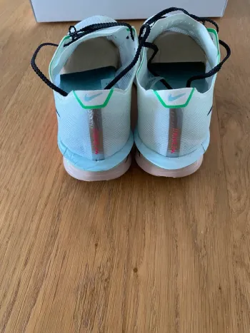 Used Nike ZoomX Vaporfly Next% 4 bike — image 7 of 9