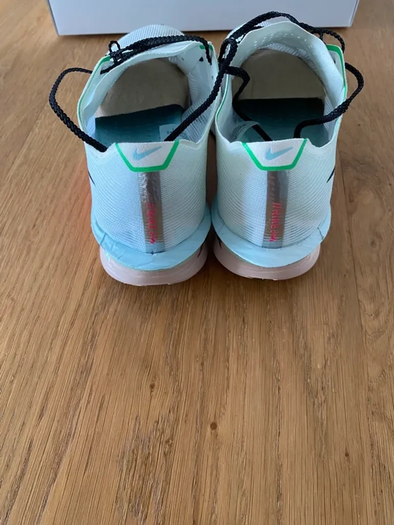 Used Nike ZoomX Vaporfly Next% 4 bike — image 7 of 9