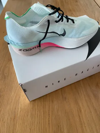Used Nike ZoomX Vaporfly Next% 4 bike — image 6 of 9