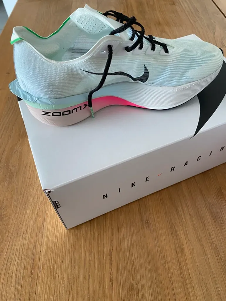 Used Nike ZoomX Vaporfly Next% 4 bike — image 6 of 9