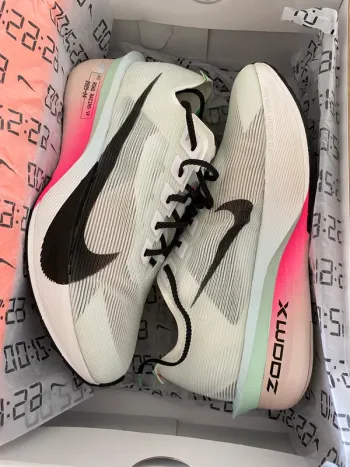 Used Nike ZoomX Vaporfly Next% 4 bike — image 9 of 9