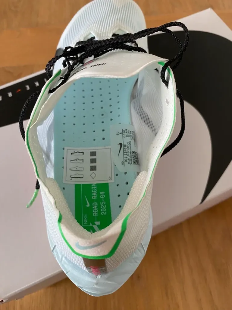 Used Nike ZoomX Vaporfly Next% 4 bike — image 4 of 9